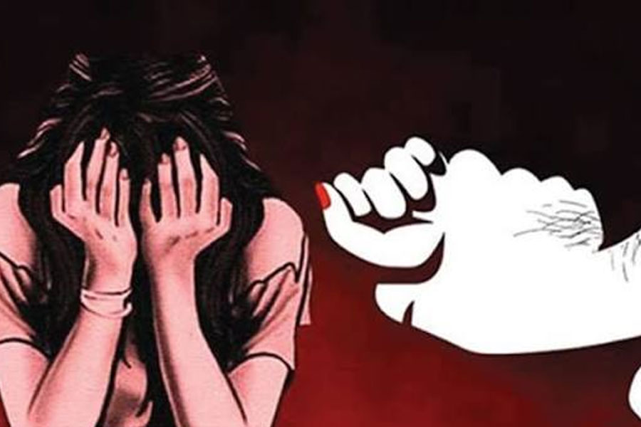 কিশোরীকে মদ পান করিয়ে দলবদ্ধ ধর্ষণ