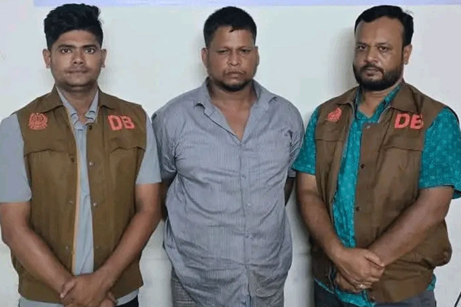 মুন্সীগঞ্জে বিদেশী পিস্তল-গুলিসহ আটক ১