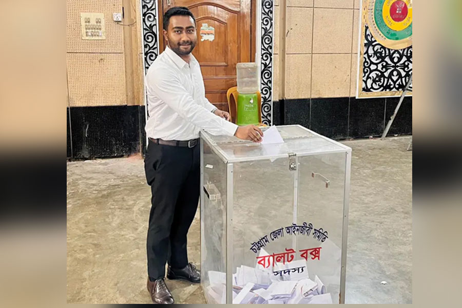 চট্টগ্রামে আইনজীবী সমিতির ভোট শুরু, জামায়াতপন্থিদের বিক্ষোভ