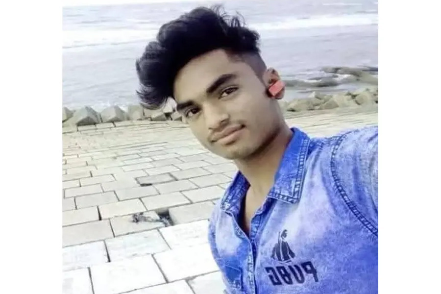 বাসের চাপায় স্বেচ্ছাসেবক দলের নেতা নিহত