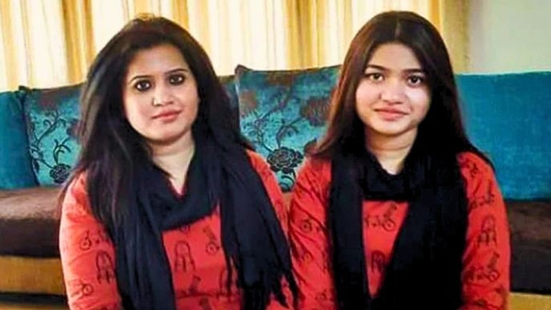 প্রথমবার মেয়ের সঙ্গে গানে কণ্ঠ দিলেন ন্যান্সি