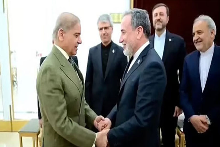 মার্কিন প্রতিনিধি দল পৌঁছানোর আগেই পাকিস্তান ছাড়লেন ইরানের পররাষ্ট্রমন্ত্রী