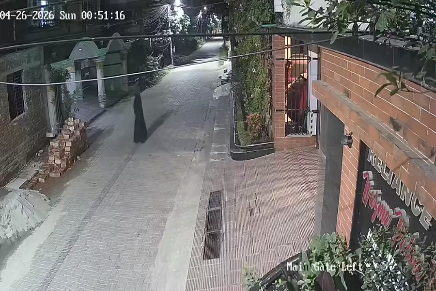 বোরকা পরে চুরির চেষ্টা, বৃদ্ধের সাহসিকতায় আটক দুর্বৃত্ত