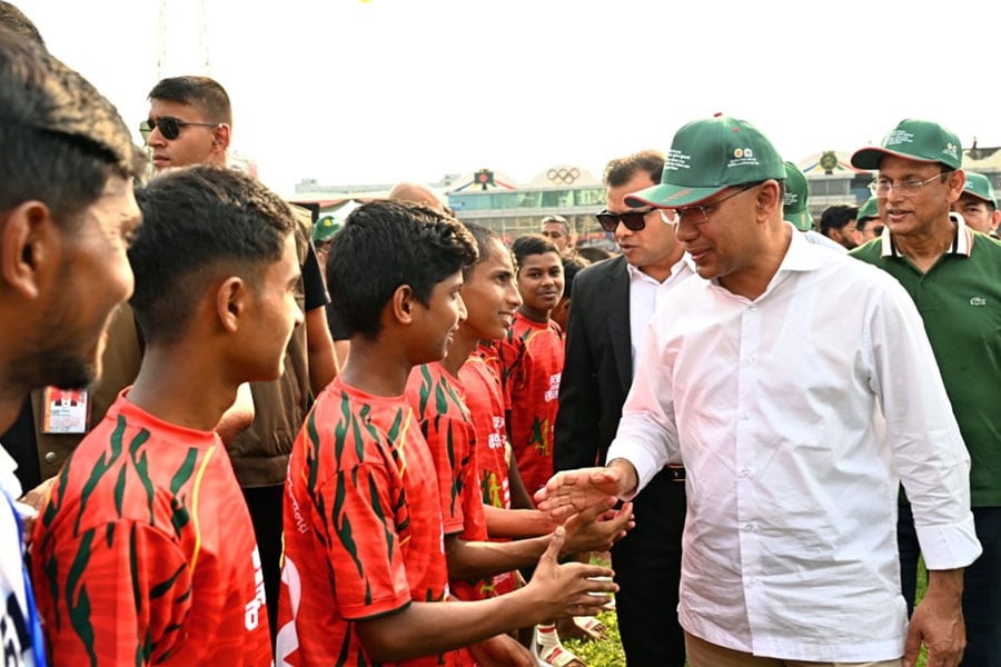 প্রধানমন্ত্রীকে দেখতে শিশুদের ‘ভোঁ দৌড়’, মাঠজুড়ে উচ্ছ্বাস