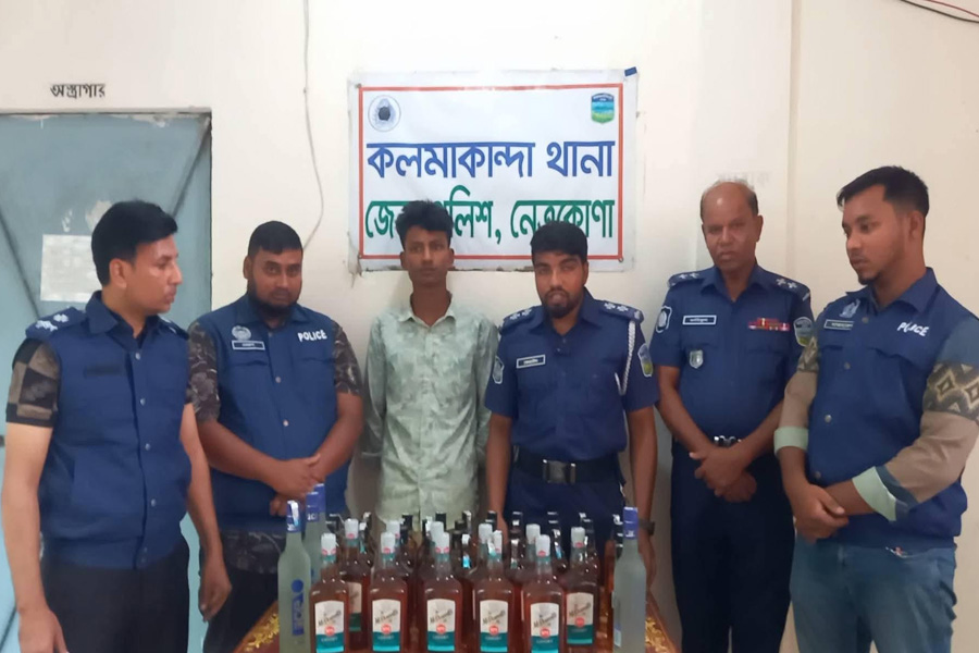 কলমাকান্দায় ৪৮ বোতল ভারতীয় মদসহ যুবক আটক