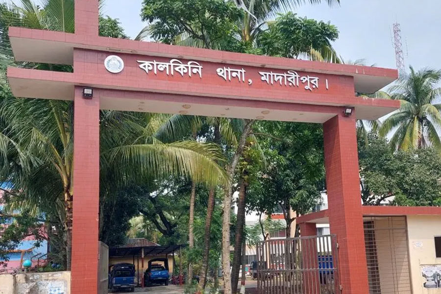 মাদারীপুরে বাসচাপায় শিশুর মৃত্যু, মহাসড়ক অবরোধ