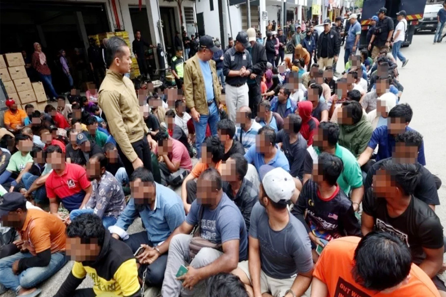 মালয়েশিয়ায় অভিযানে ১৭৪ বাংলাদেশি আটক