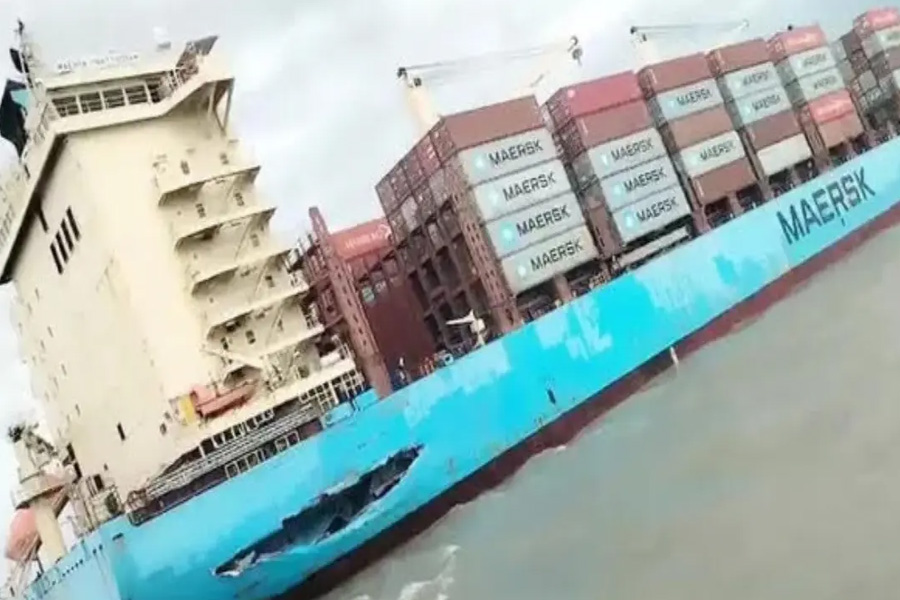 চট্টগ্রাম বন্দরে বহির্নোঙরে জাহাজের সংঘর্ষ, তদন্তে কমিটি