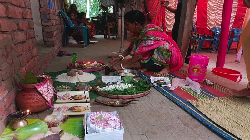 কুষ্টিয়ায় অস্ত্রের মুখে জিম্মি করে বিয়ে বাড়িতে ডাকাতি