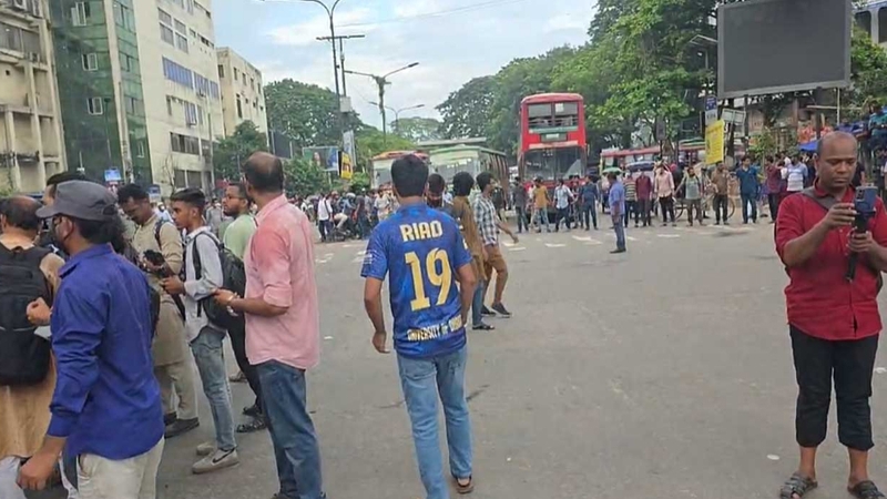 পিএসসি সংস্কারের দাবিতে শাহবাগ ‘ব্লকেড’