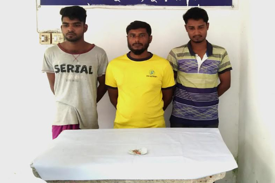 রাজারহাটে ৩ মাদককারবারী গ্রেপ্তার