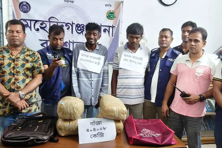 আট কেজি গাঁজাসহ দুই মাদক কারবারি আটক
