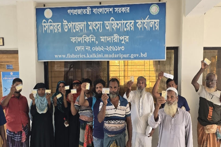 কালকিনিতে জেলেদের চাল বিতরণে অনিয়মের অভিযোগ