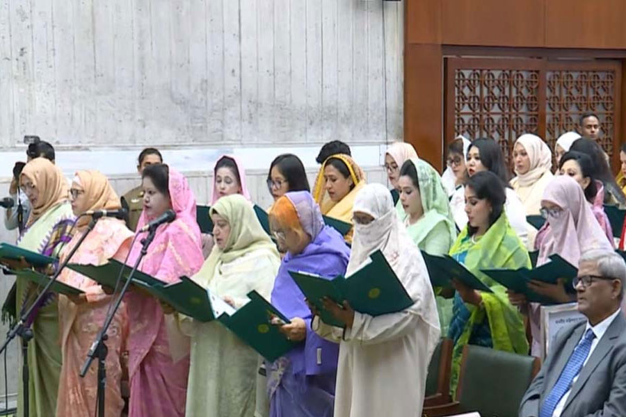 শপথ নিলেন সংরক্ষিত আসনের নারী এমপিরা