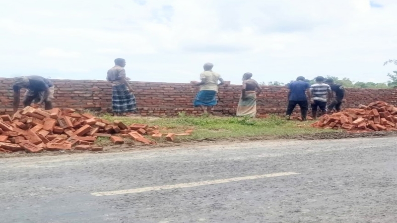 সুন্দরগঞ্জে আদালতের নিষেধাজ্ঞা অমান্য, হামলায় আহত ৯