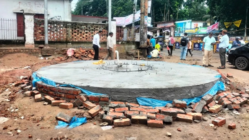 বগুড়ায় মুজিব মঞ্চের স্থানে নির্মিত হচ্ছে ‘জুলাই শহীদ স্মৃতিস্তম্ভ’