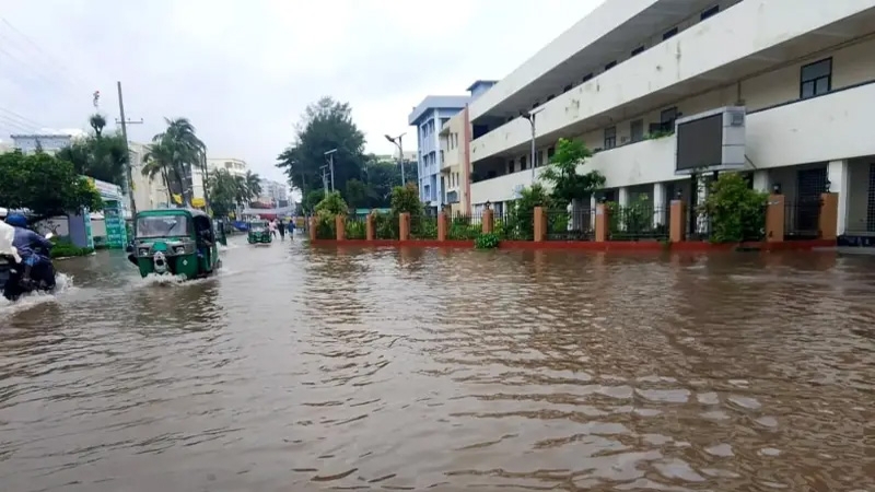 নোয়াখালীতে জলাবদ্ধতায় হাজারো মানুষের দুর্ভোগ
