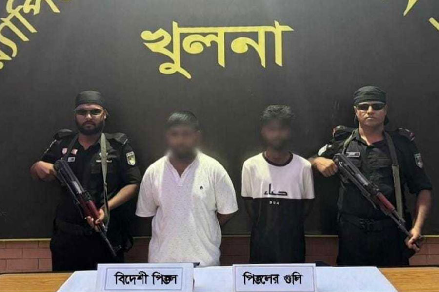 খুলনায় বিদেশি পিস্তলসহ ২ সন্ত্রাসী গ্রেপ্তার
