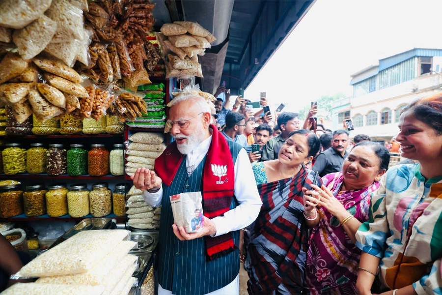 পশ্চিমবঙ্গের ভোটের প্রচারে মোদির ঝালমুড়ি