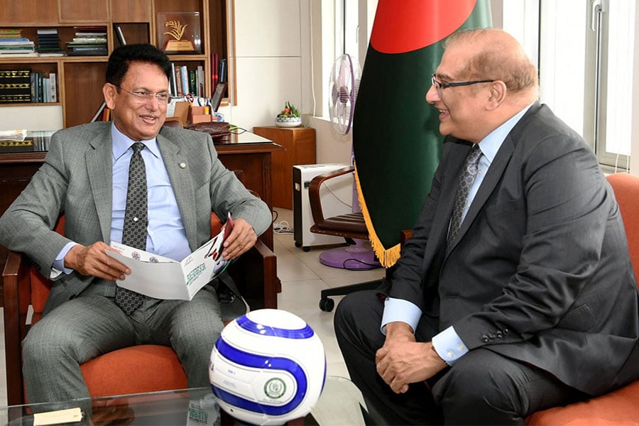 শিক্ষার্থীদের জন্য ১ হাজার ফুটবল উপহার দিল পাকিস্তান