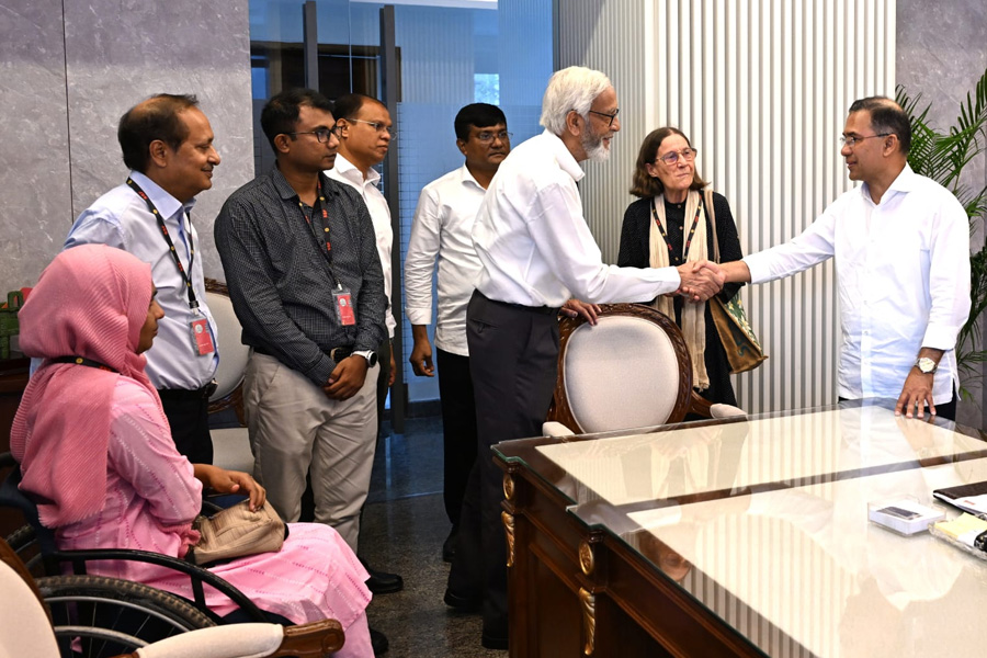 প্রধানমন্ত্রীর সঙ্গে সিআরপি কর্তৃপক্ষের সৌজন্য সাক্ষাৎ