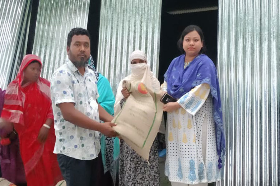 দুর্যোগে ক্ষতিগ্রস্তদের পাশে সৈয়দপুর উপজেলা প্রশাসন