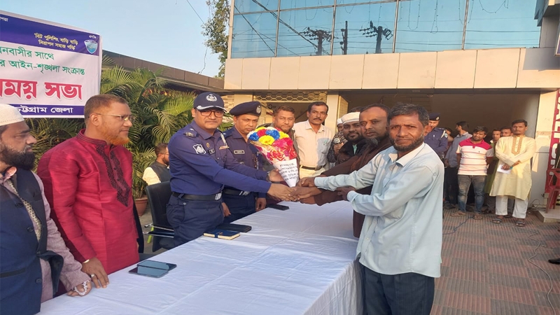 শিক্ষার্থীদের দুর্ভোগ লাঘবে ট্রাফিকের ভূমিকায় আমান উল্লাহ