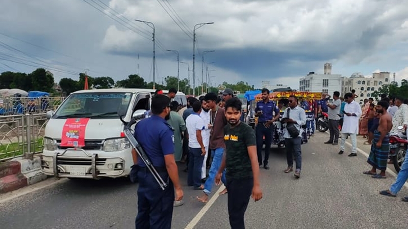 ঠাকুরগাঁওয়ে এনসিপির গাড়িবহরে হামলা
