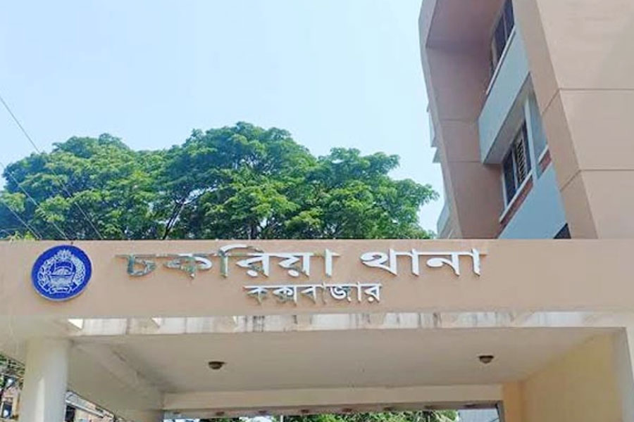 প্রেমিক-প্রেমিকাকে লাঠিপেটা করায় এসআই প্রত্যাহার
