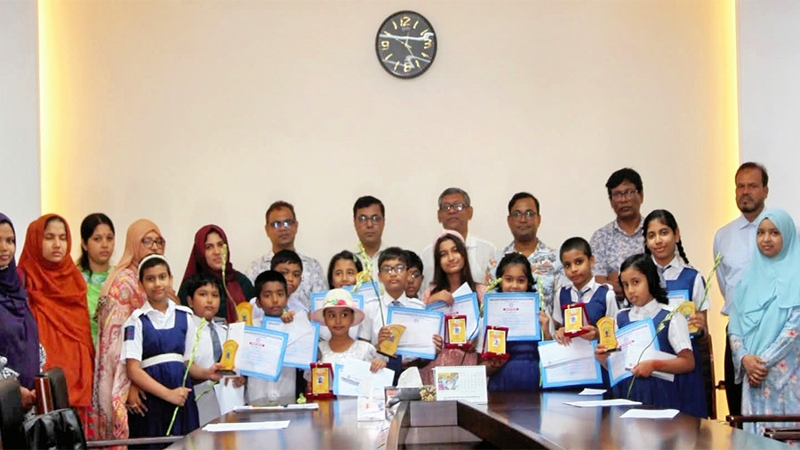 কবি নজরুল বিশ্ববিদ্যালয় স্কুলের ১৪ শিক্ষার্থীকে বৃত্তি প্রদান
