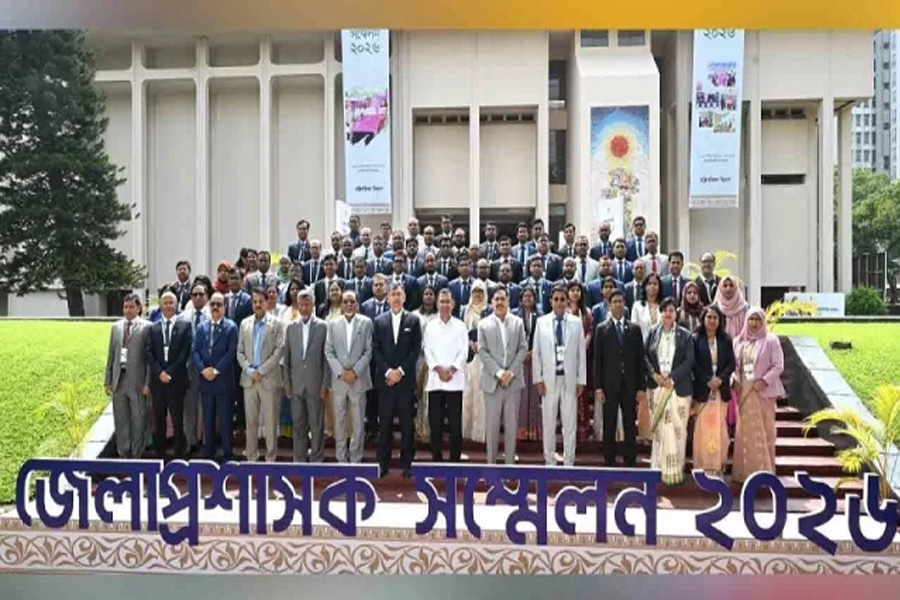প্রধানমন্ত্রীর ২৪ নির্দেশনা নিয়ে ফিরলেন ডিসিরা