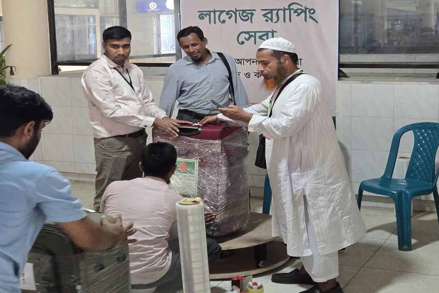 হজ ক্যাম্পে লাগেজ র‍্যাপিং সেবা চালু