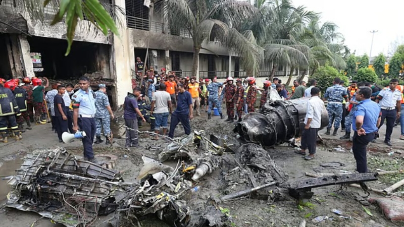 বিমান বিধ্বস্তে নিহতের সংখ্যা বেড়ে ৩১ : আইএসপিআর