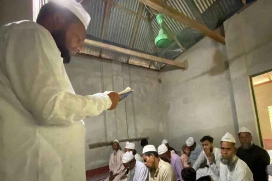 দুদিন আগেই ঈদের নামাজ, পশু জবাই বুধবার