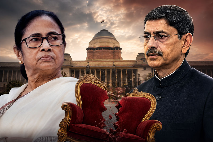 পশ্চিমবঙ্গে নতুন রাজনৈতিক সংকট, মুখোমুখি মমতা-গভর্নর