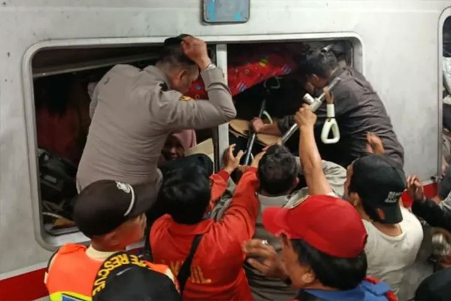 ইন্দোনেশিয়ায় দুই ট্রেনের সংঘর্ষ, নিহত ৪