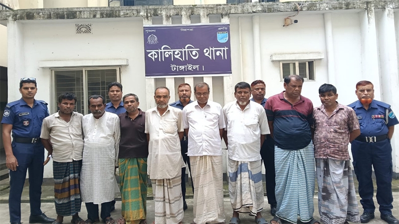 টাঙ্গাইলে জুয়ার আসরে অভিযানে আটক ৮