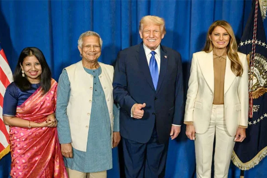 ডোনাল্ড ট্রাম্পের সংবর্ধনায় প্রধান উপদেষ্টা মুহাম্মদ ইউনূস