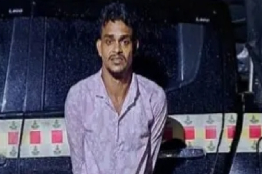 ছিনতাই চক্রের মূলহোতা ‘মাওরা রুবেল’ অস্ত্রসহ গ্রেপ্তার