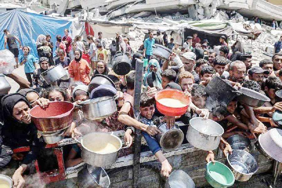 গাজায় ইসরায়েলি হামলা অব্যাহত, নিহত ৬৫ হাজার