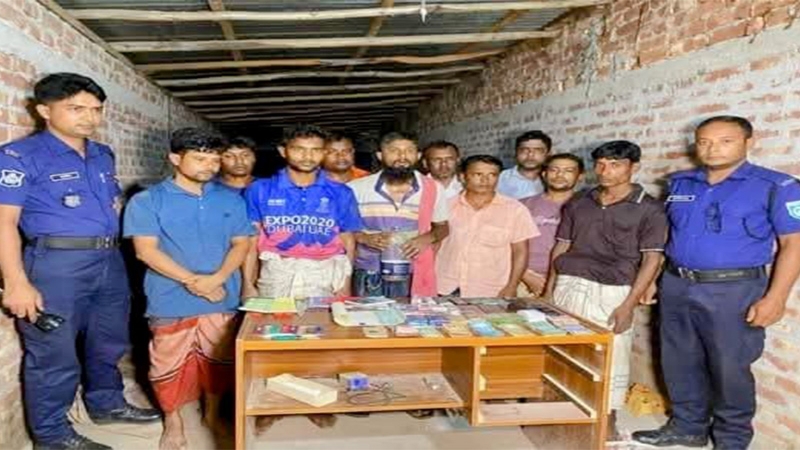 গোবিন্দগঞ্জে যৌথ বাহিনীর অভিযানে ১০ জুয়াড়ি আটক