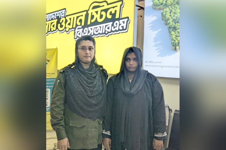কক্সবাজারে নারী যাত্রীর কাছ থেকে বিপুল পরিমাণ ইয়াবা উদ্ধার