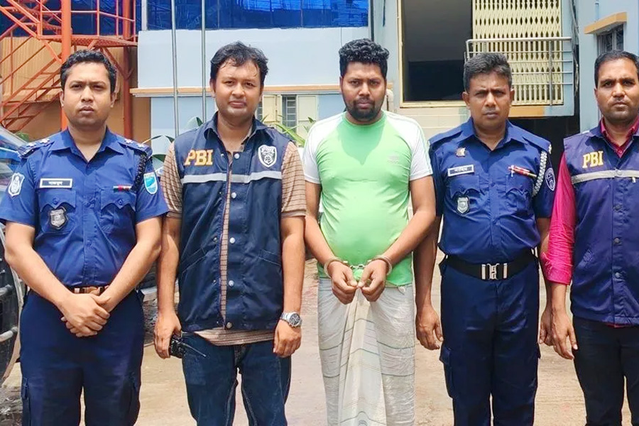 দুই সন্তানকে অপহরণচক্রের হাতে তুলে দেন বাবা