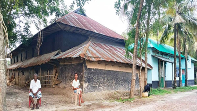 রাজশাহী ‍তানোরে হারিয়ে যাচ্ছে গরিরের এসি মাটির বাড়ি