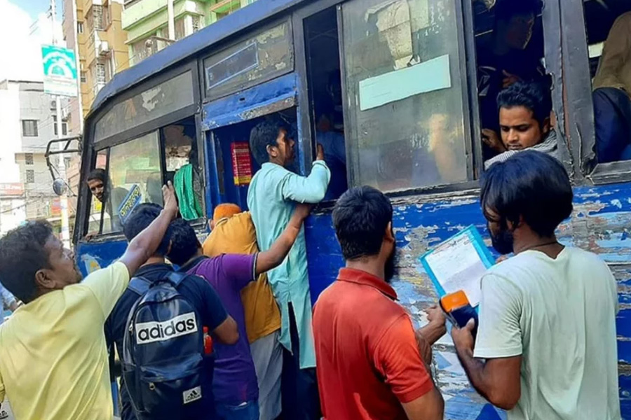 বাসের নতুন ভাড়া নির্ধারণ আজ, দুপুরে মন্ত্রীর ব্রিফিং