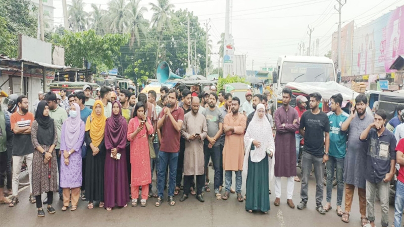গোপালগঞ্জে হামলার প্রতিবাদে যশোরে এনসিপির সড়ক অবরোধ