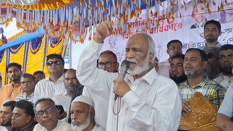 গণতন্ত্র নস্যাতে দুষ্টচক্র নৈরাজ্য সৃষ্টির চেষ্টা করছে: মঈন খান