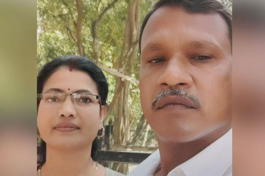 স্ত্রীর সামনে অপমান, সইতে না পেরে মা-বাবাকে হত্যা!