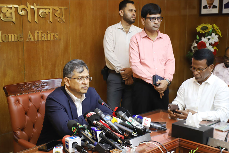 ঢাকায় আসছে এআইভিত্তিক ট্রাফিক ব্যবস্থা: স্বরাষ্ট্রমন্ত্রী