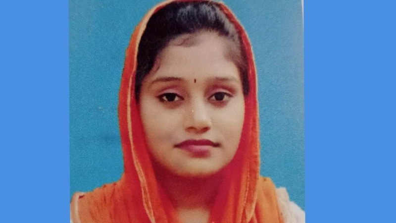 সন্তান কোলে নিয়ে পরীক্ষা দিয়ে দেশসেরা শামীমা